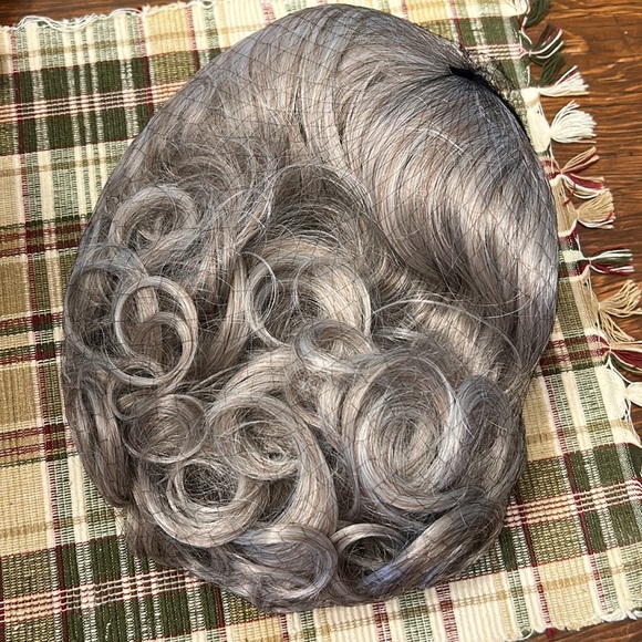 Ash Tone Curly Wig-New - Picture 5 of 7